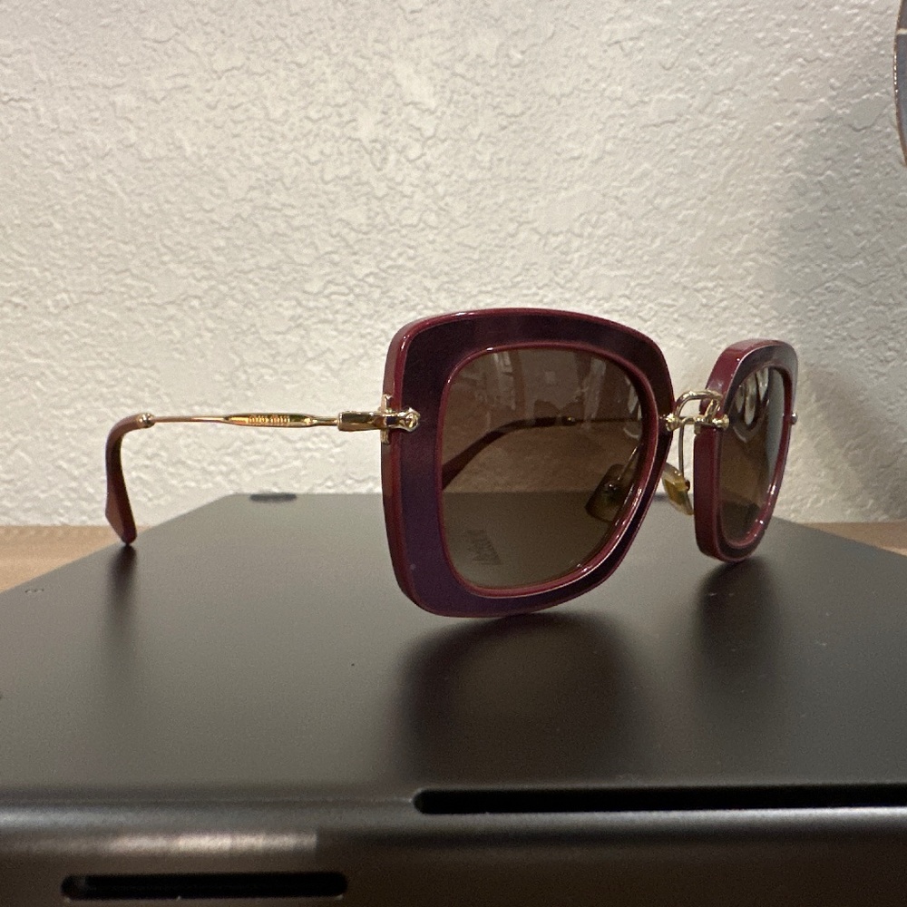 MIU MIU OVERSIZED PURPLE SUNGLASSES